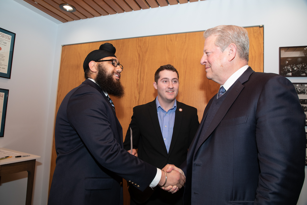 two students meeting Al Gore at Harvard's JFK Jr. Forum