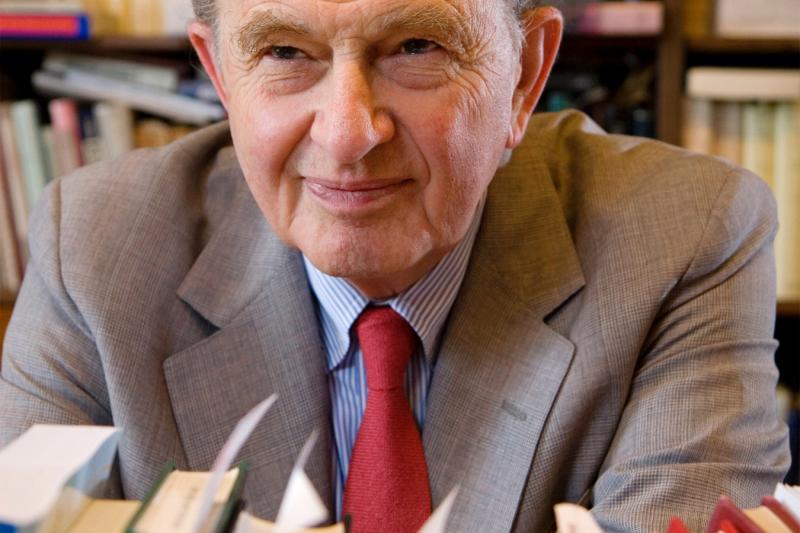 A portrait of Bernard Bailyn.