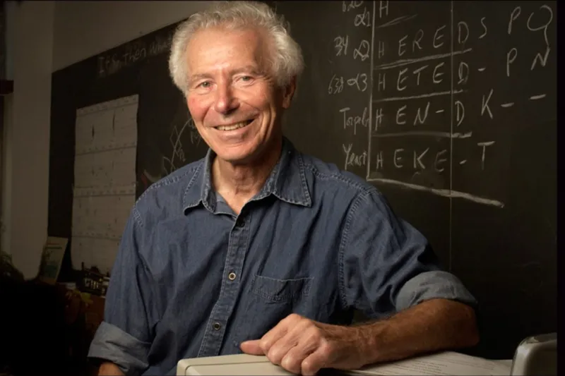Guido Guidotti in front of a chalk board