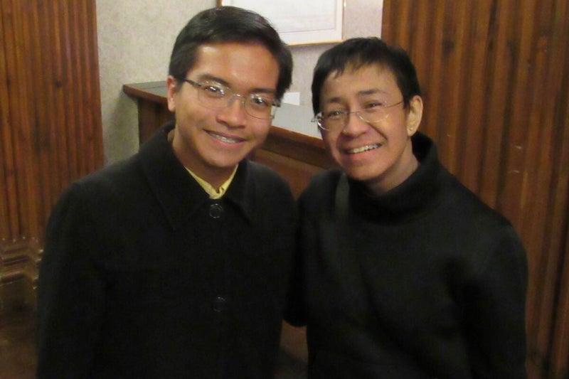 Jeromel Dela Rosa Lara ’23 met Maria Ressa at a 2020 event hosted by the Nieman Foundation for Journalism. On Oct. 15, Ressa won the 2021 Nobel Peace Prize.