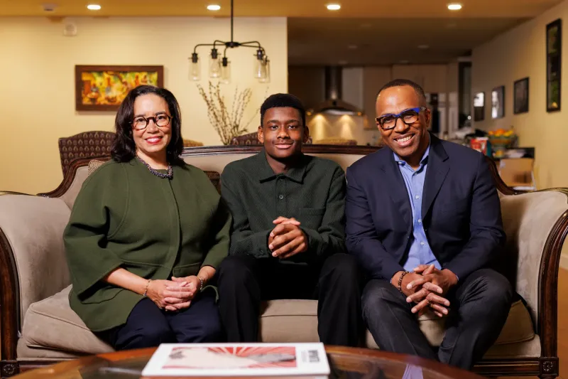 New Currier House Faculty Deans Nancy Hill and Rendall Howell, seated next to their son, Theo Howell.
