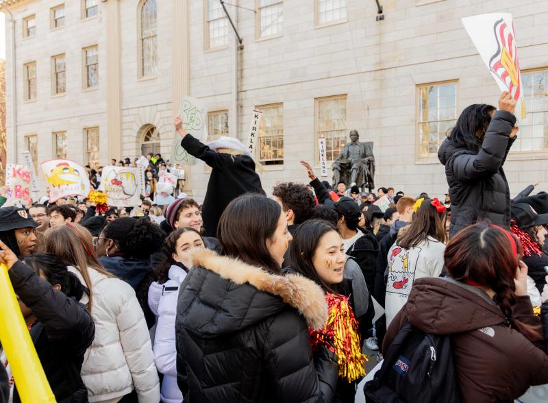 A crowd of students in Harvard Yard.