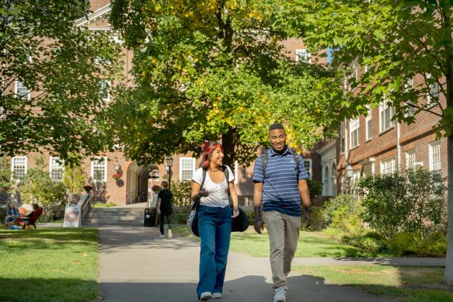 Students walking through Winthrop House Courtyard 