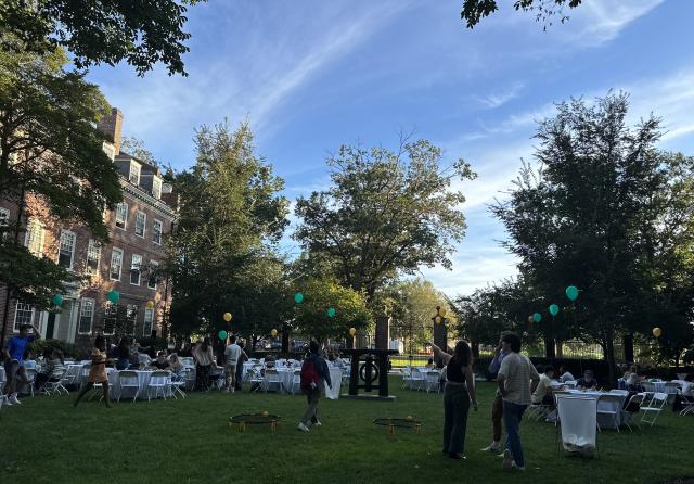 This is a picture of the McKinlock courtyard in Leverett House at the beginning of the 2023 fall. 