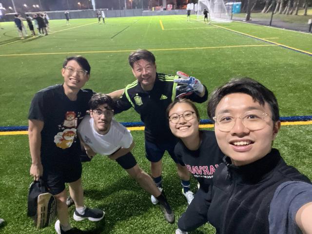 5 Pforzheimer House Residents Pose for a Fun Pre-Match Photo