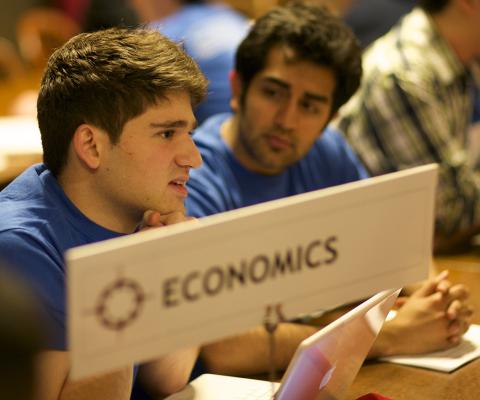 2 students at the economics table at the advising fair