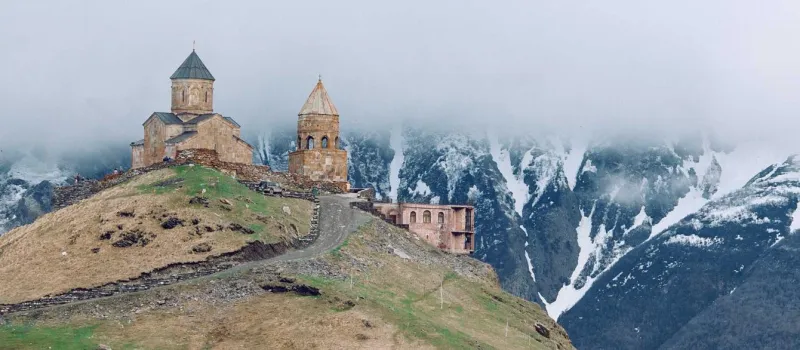 An image of the remains of a Castle in the hills of Georgia