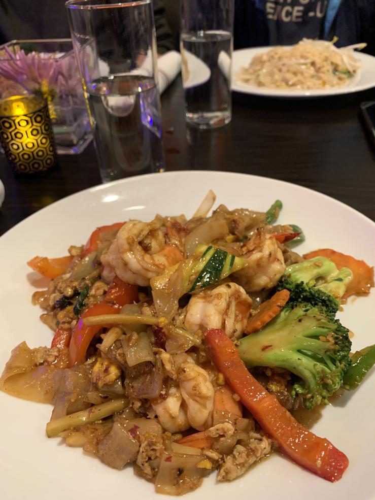 Picture of a plate of drunken noodles