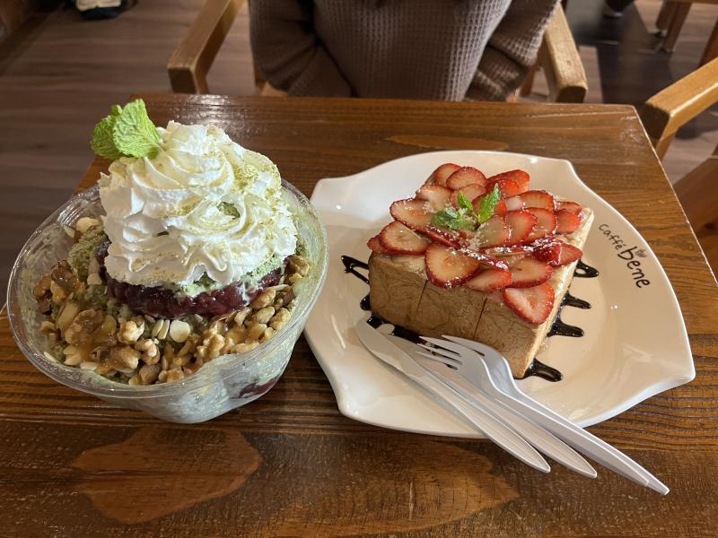 Picture of Green Tea Ice Parfait and Strawberry &amp; Cheese Honey Bread