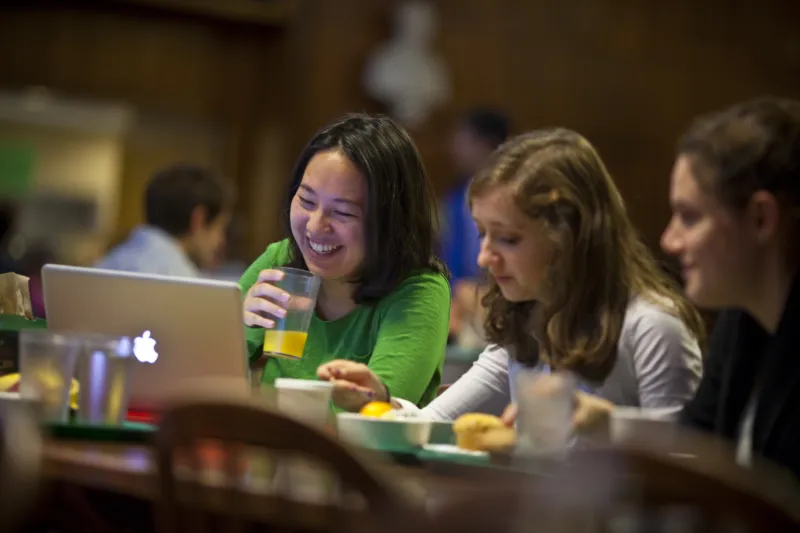 Students eating in Annenberg