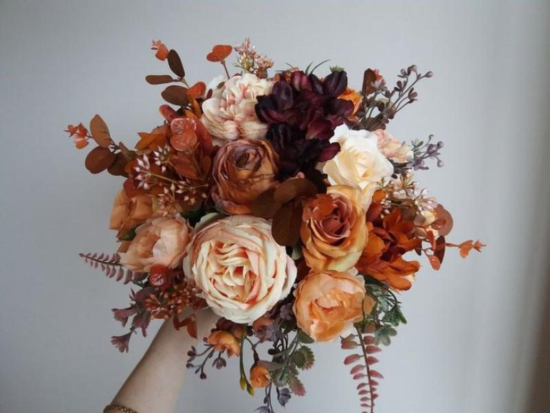 Fall-themed bouquet of flowers | pc: Pinterest