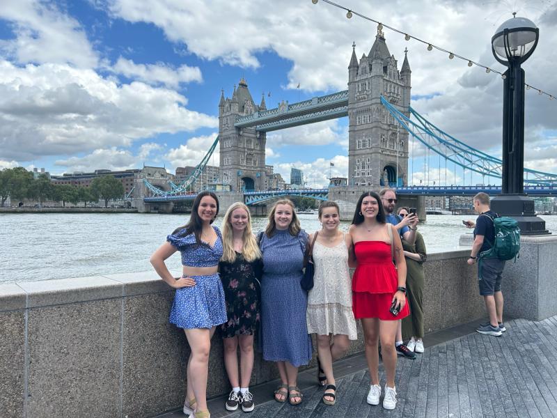 Group picture in front of Tower Bridge in London