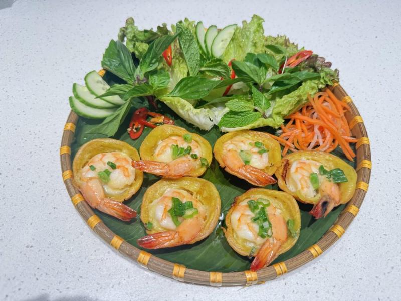 Shrimp and Salad dish from An Nam