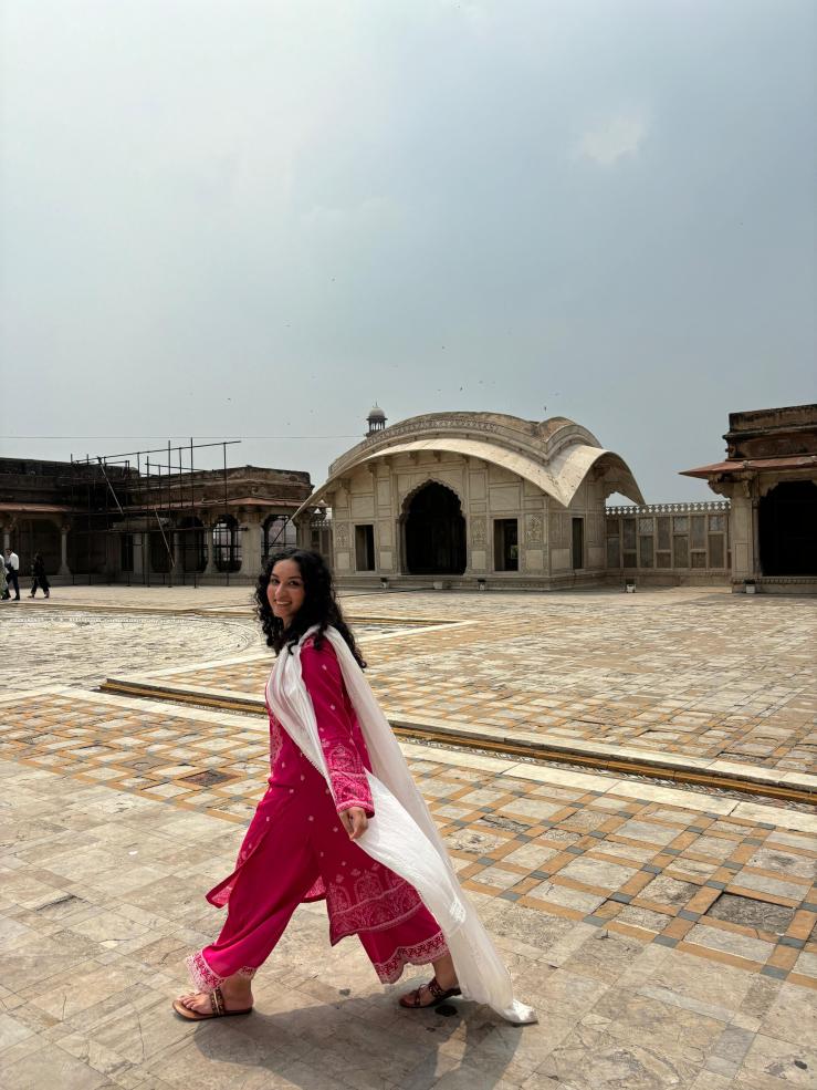 Hana Rehman walking in Lahore!