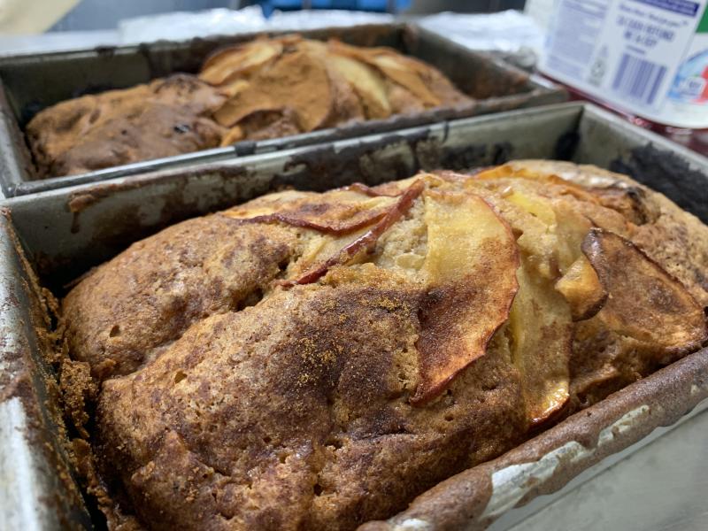 Picture of a finished-baked apple cinnamon cake.