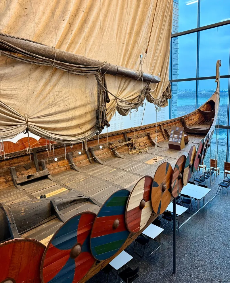 image of the edge of a ship