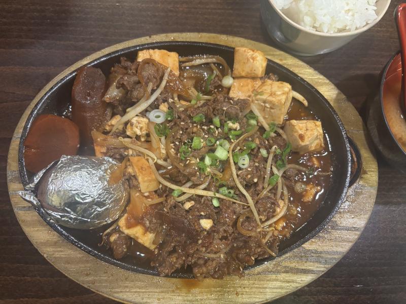 A dish called "Yaki Beef Tofu" is pictured. It consists of thin sliced beef, soft tofu cubes, bean sprouts, and scallions, all covered in a sweet and savory sauce.