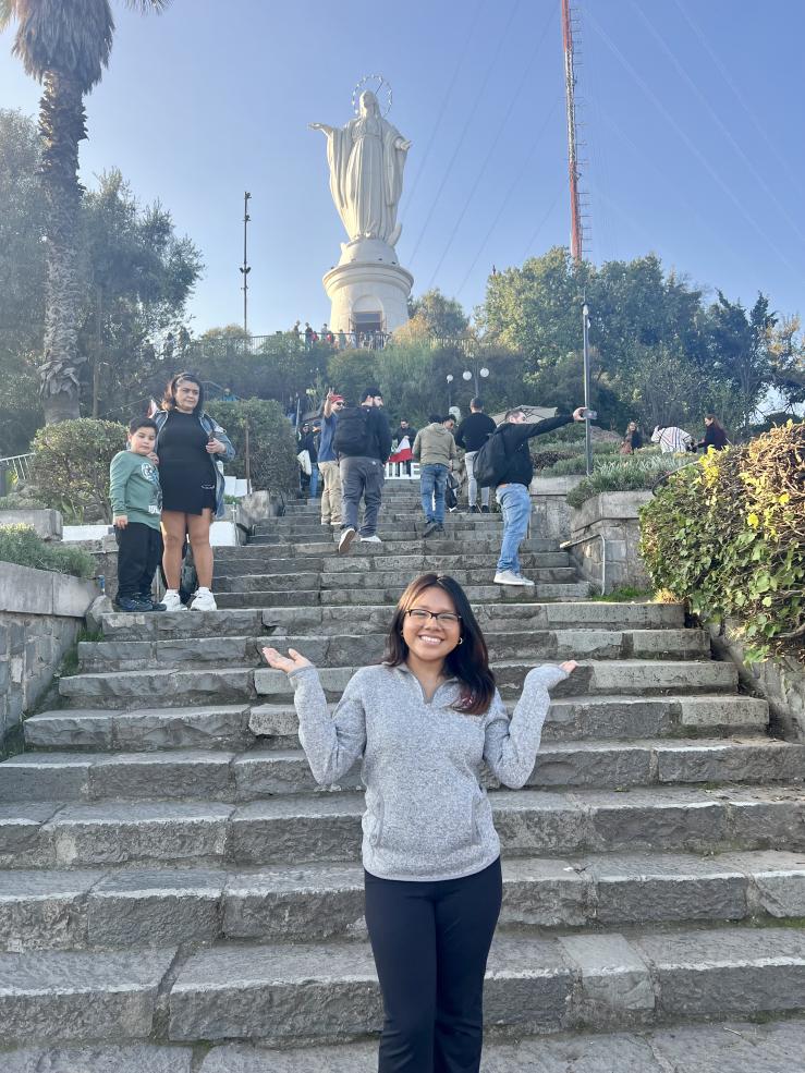 Melissa sightseeing at the San Cristóbal Hill during her first week in Chile!