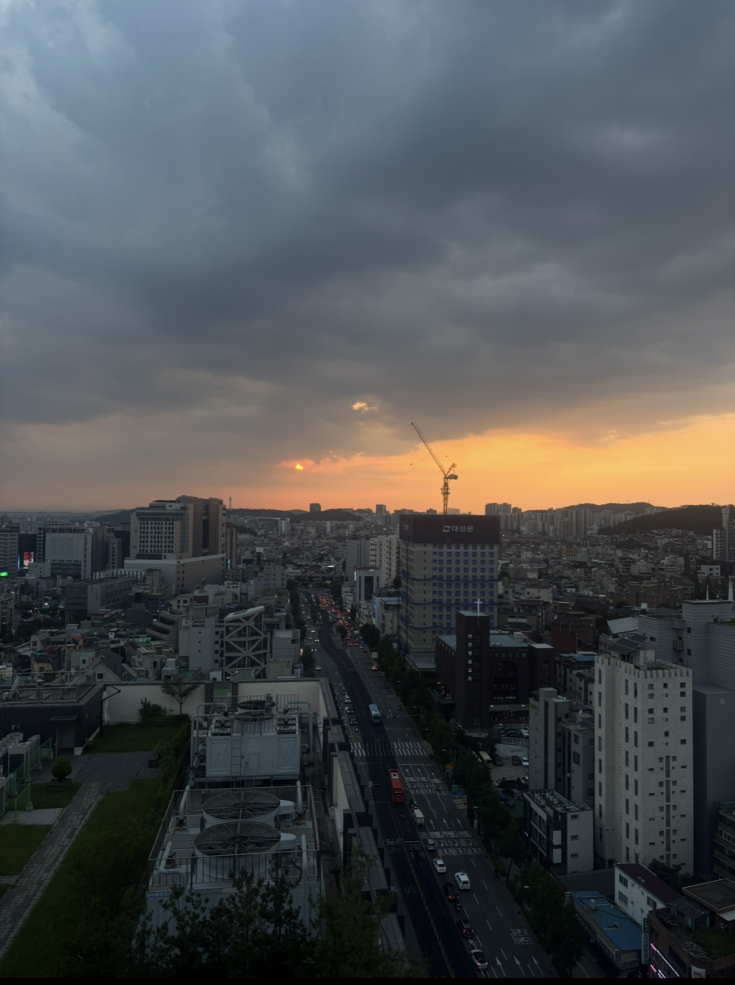 Picture of a highrise view of Seoul at sunset