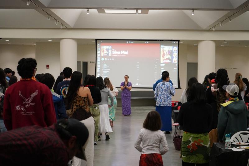 The audience learning how to siva with Professor Lautua.