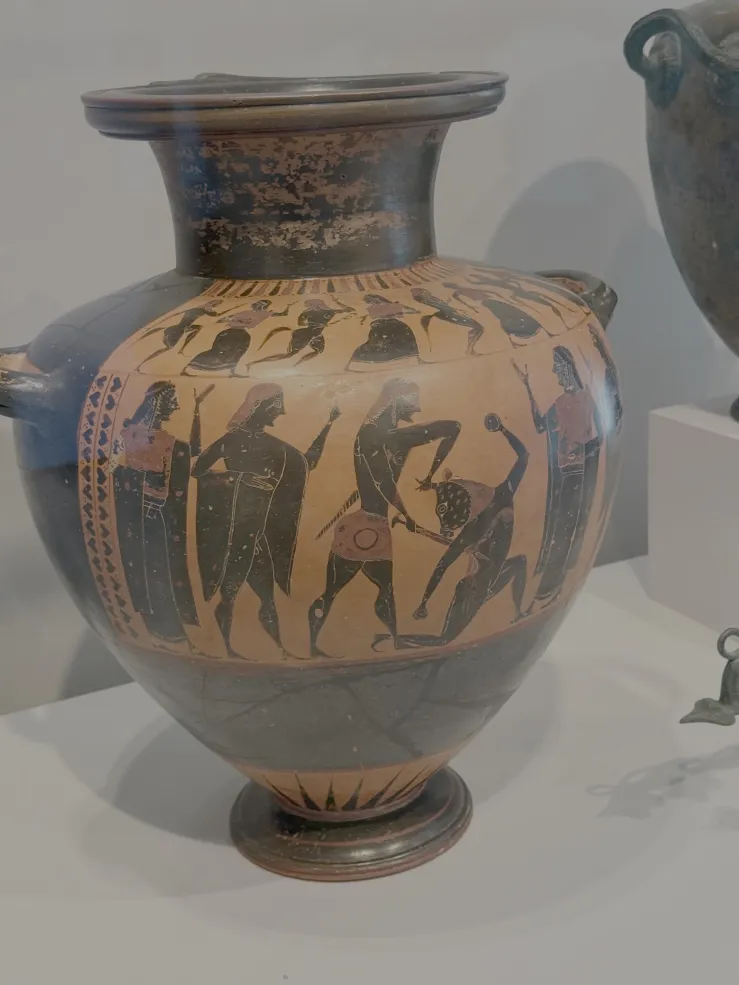 vase with images of Theseus and Minotaur