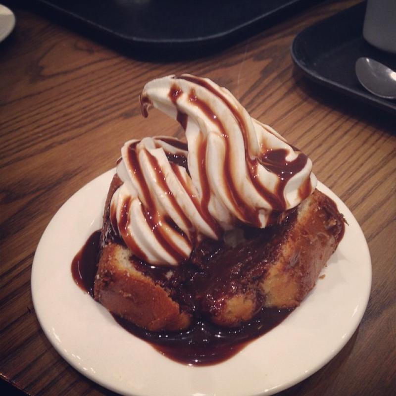 Picture of pound cake with ice cream and chocolate syrup.