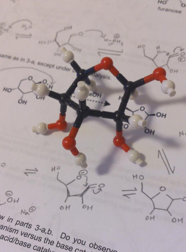 Hand-sized modeling tool used in organic chemistry