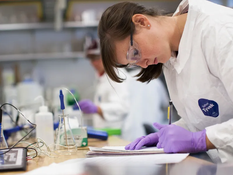 student in a lab during a class in wintersession