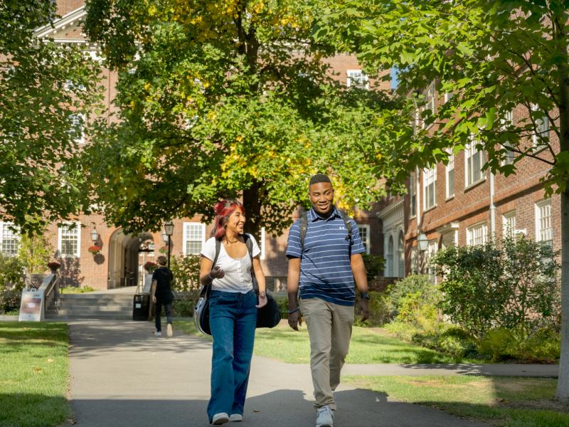 Students walking through Winthrop House Courtyard 