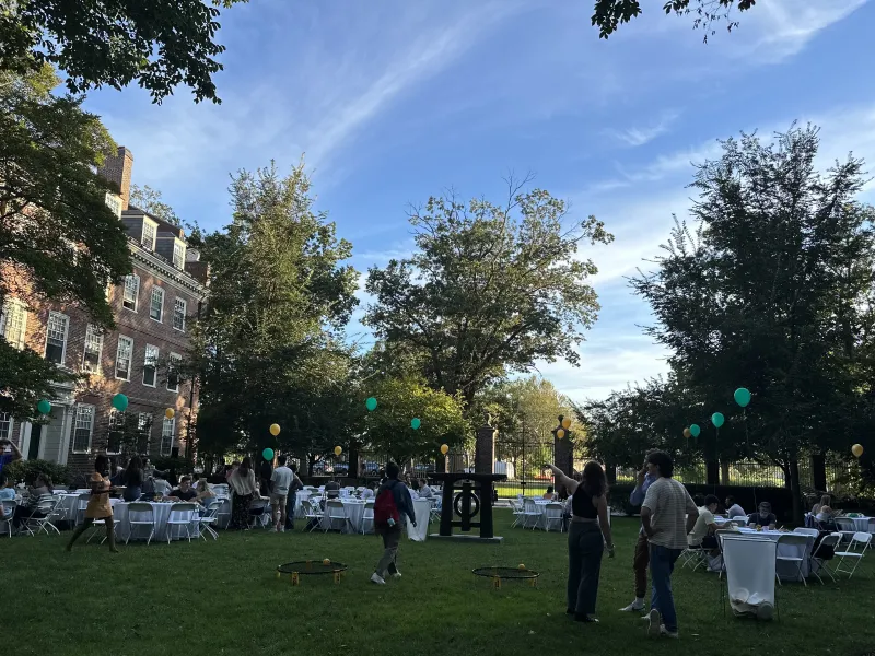 This is a picture of the McKinlock courtyard in Leverett House at the beginning of the 2023 fall. 