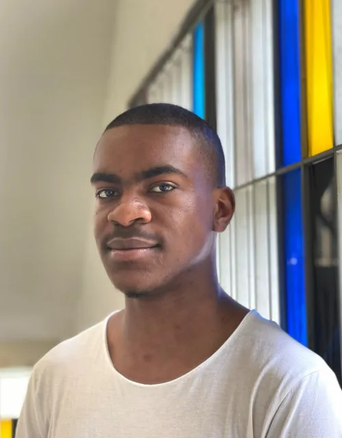 A portrait of Che R. Applethwaite.