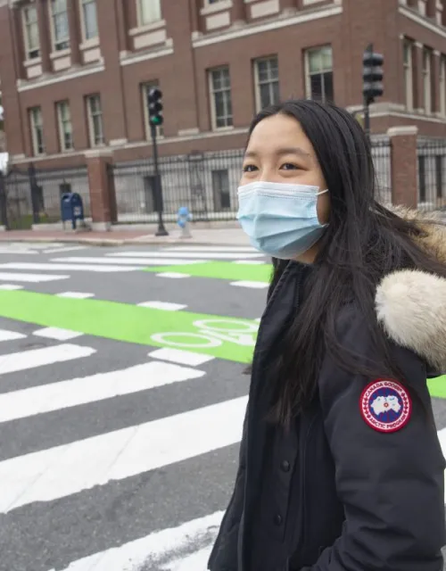 Tina Lu ’21 examined symptom internet searches early in the pandemic and scored how well they later matched clinical symptoms of COVID-19.