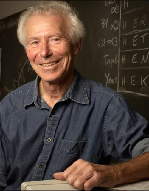 Guido Guidotti in front of a chalk board