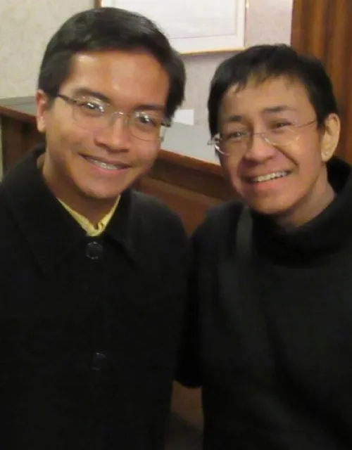 Jeromel Dela Rosa Lara ’23 met Maria Ressa at a 2020 event hosted by the Nieman Foundation for Journalism. On Oct. 15, Ressa won the 2021 Nobel Peace Prize.