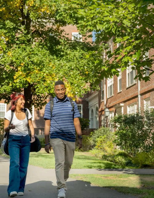 Students walking through Winthrop House Courtyard 