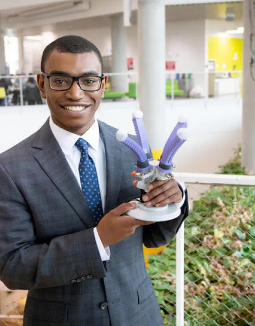 Randy St. Louis, S.B. '22, built a four-fingered robotic hand that can scan and determine the best finger arrangement to safely lift objects for his senior capstone project