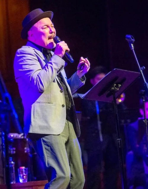 Harvard Arts Medal recipient Rubén Blades, LL.M ’85, sings with the Harvard Jazz Band at Sanders Theatre.