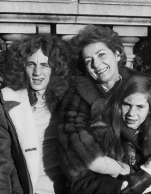 Leonard and Felicia Bernstein in the 1970s with their children (from left) Alexander, Nina, and Jamie.