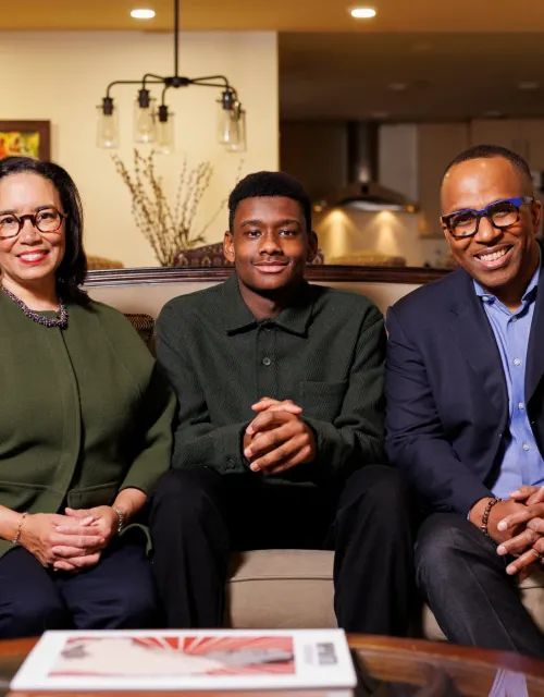 New Currier House Faculty Deans Nancy Hill and Rendall Howell, seated next to their son, Theo Howell.