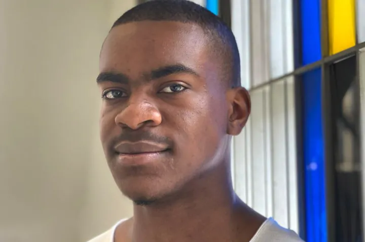 A portrait of Che R. Applethwaite.