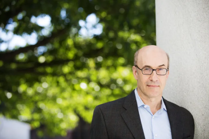 A portrait of Kenneth Rogoff, professor of public policy and economics.