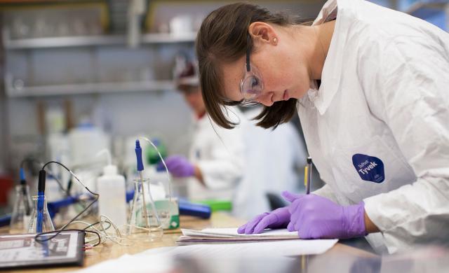 student in a lab during a class in wintersession