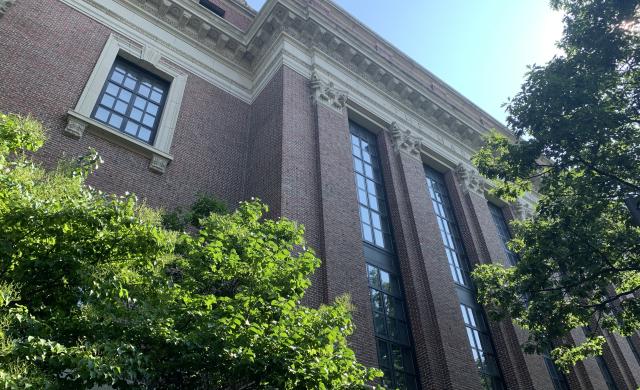 Picture of outside Widener library in the summertime