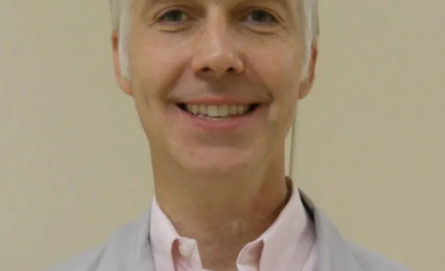 Headshot of Mark '92