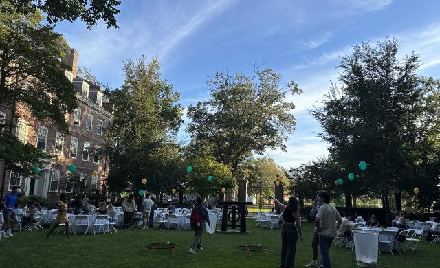 This is a picture of the McKinlock courtyard in Leverett House at the beginning of the 2023 fall. 
