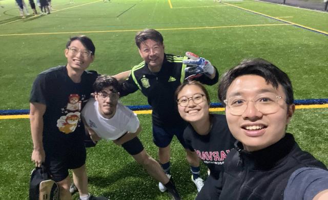 5 Pforzheimer House Residents Pose for a Fun Pre-Match Photo