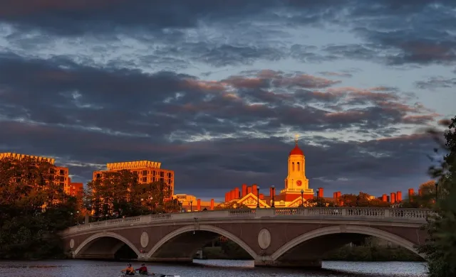 Picture of sunset in Charles River