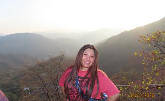 Daisy in front of mountain ranges. 