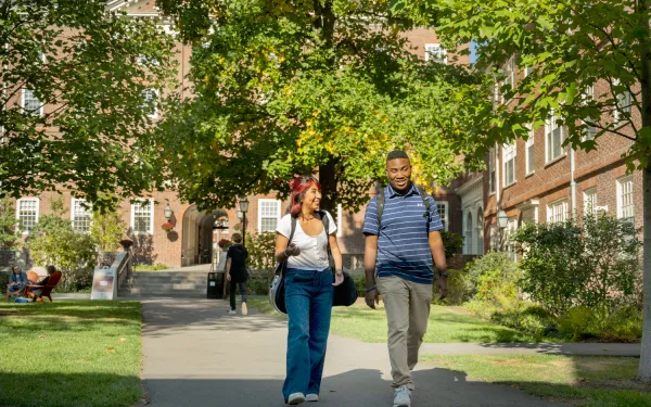 Students walking through Winthrop House Courtyard 