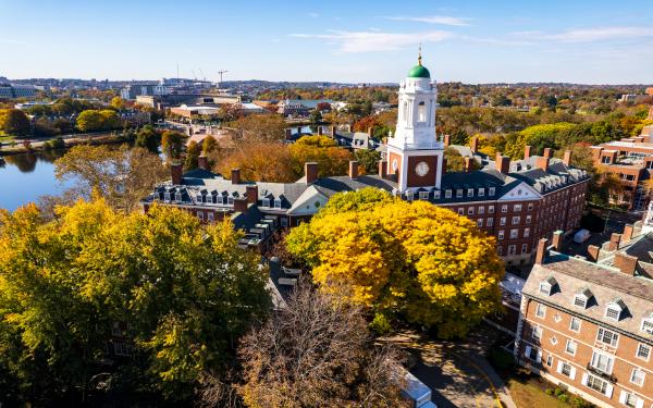 An aerial photo of Eliot House during autumn. 